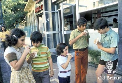 صورة مميزة من امام مطعم مروش ابو جودة في بيروت عام 1973