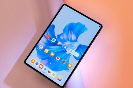 يعد جهاز HUAWEI MatePad Pro الجهاز اللوحي المثالي الاحترافي والأنيق متعدد الإمكانيات والمثالي لموسم العودة إلى المدرسة والترفيه وجميع أفراد الأسرة