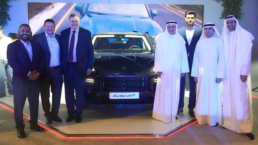 مركز بورشه الكويت يكشف الستار عن سيارة كاين الجديدة، مثال الفخامة والأداء المتميز.