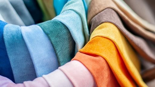 ما هي الأقمشة الطبيعية التي تستخدم في صناعة الملابس؟