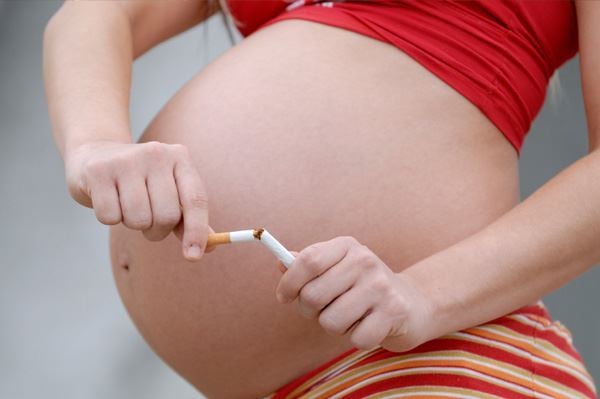 How smoking harms the unborn baby