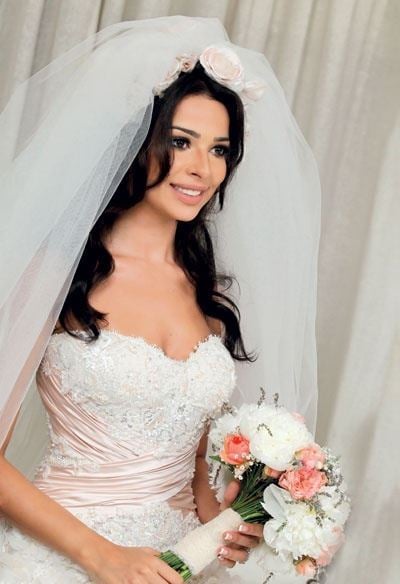 بالصور...اطلالة بعض النساء المشهورات من العالم العربي يوم زفافهن 