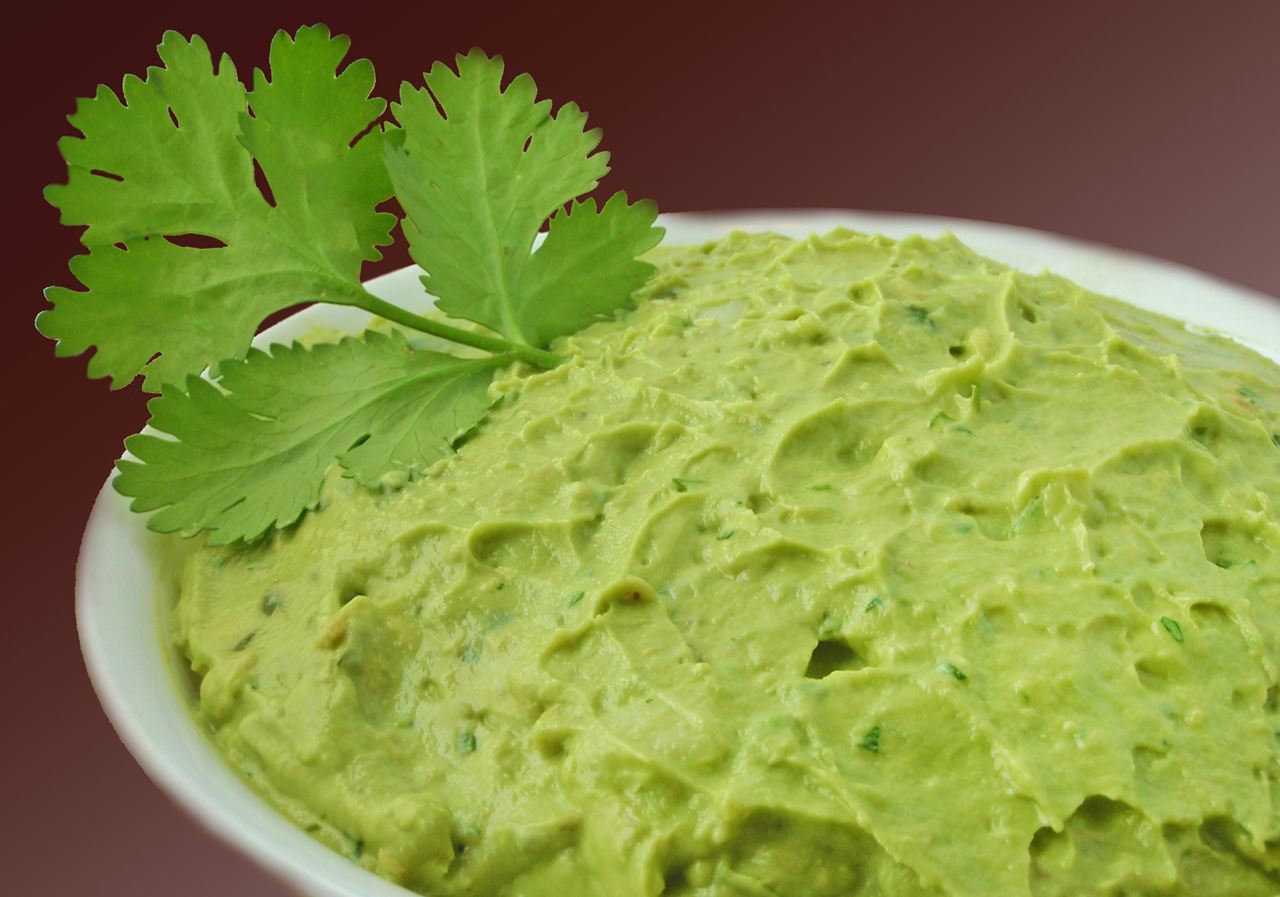 An easy way to prepare avocado sauce