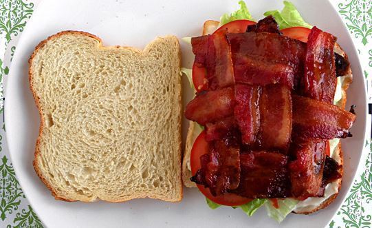 How to prepare a "Bacon in every bite" sandwich