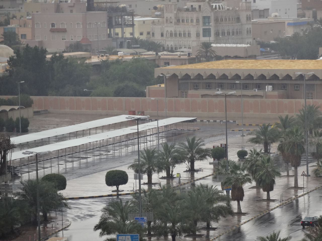 صباح ممطر في الكويت