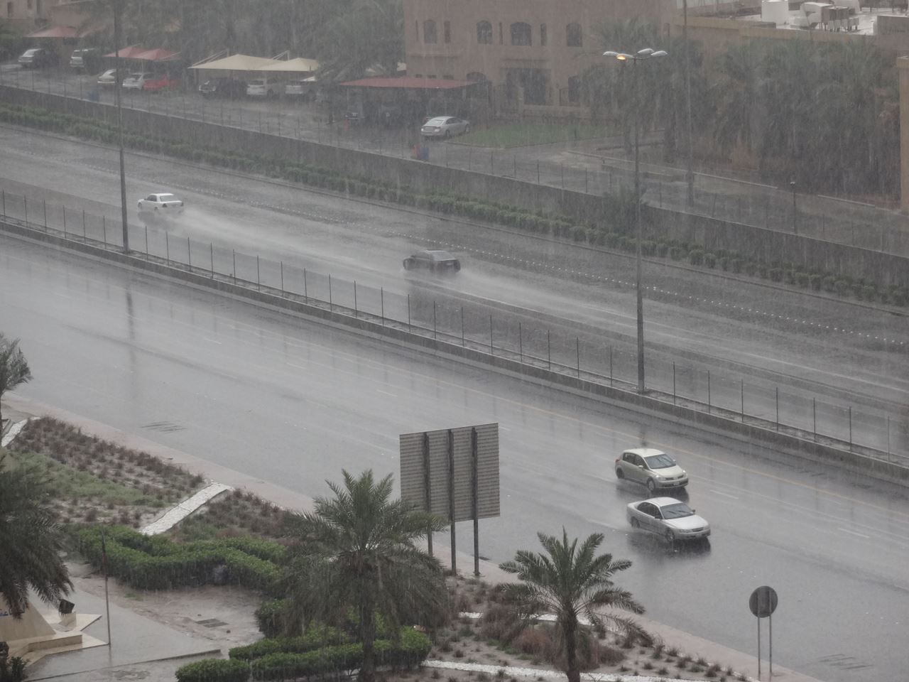 صباح ممطر في الكويت
