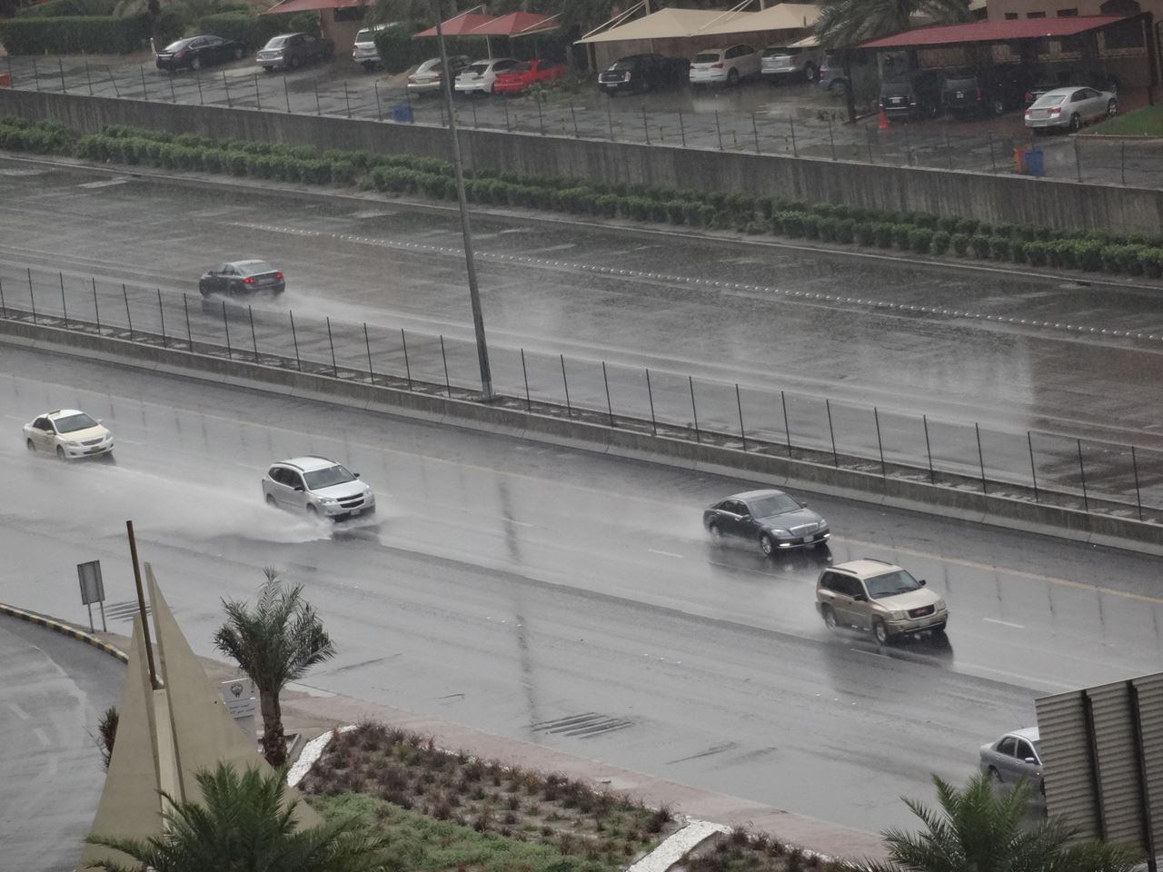 صباح ممطر في الكويت