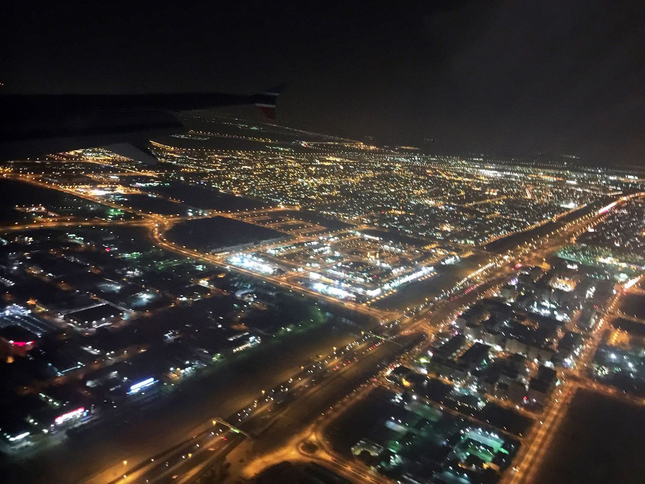 لقطات للكويت في النهار وفي الليل من على متن الطائرة