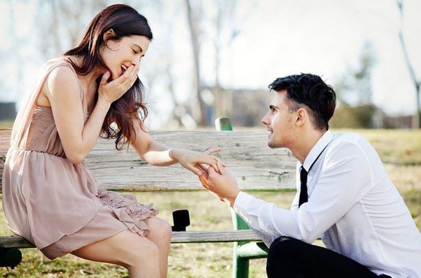 5 اشارات تدل على انه سيطلب منك الزواج