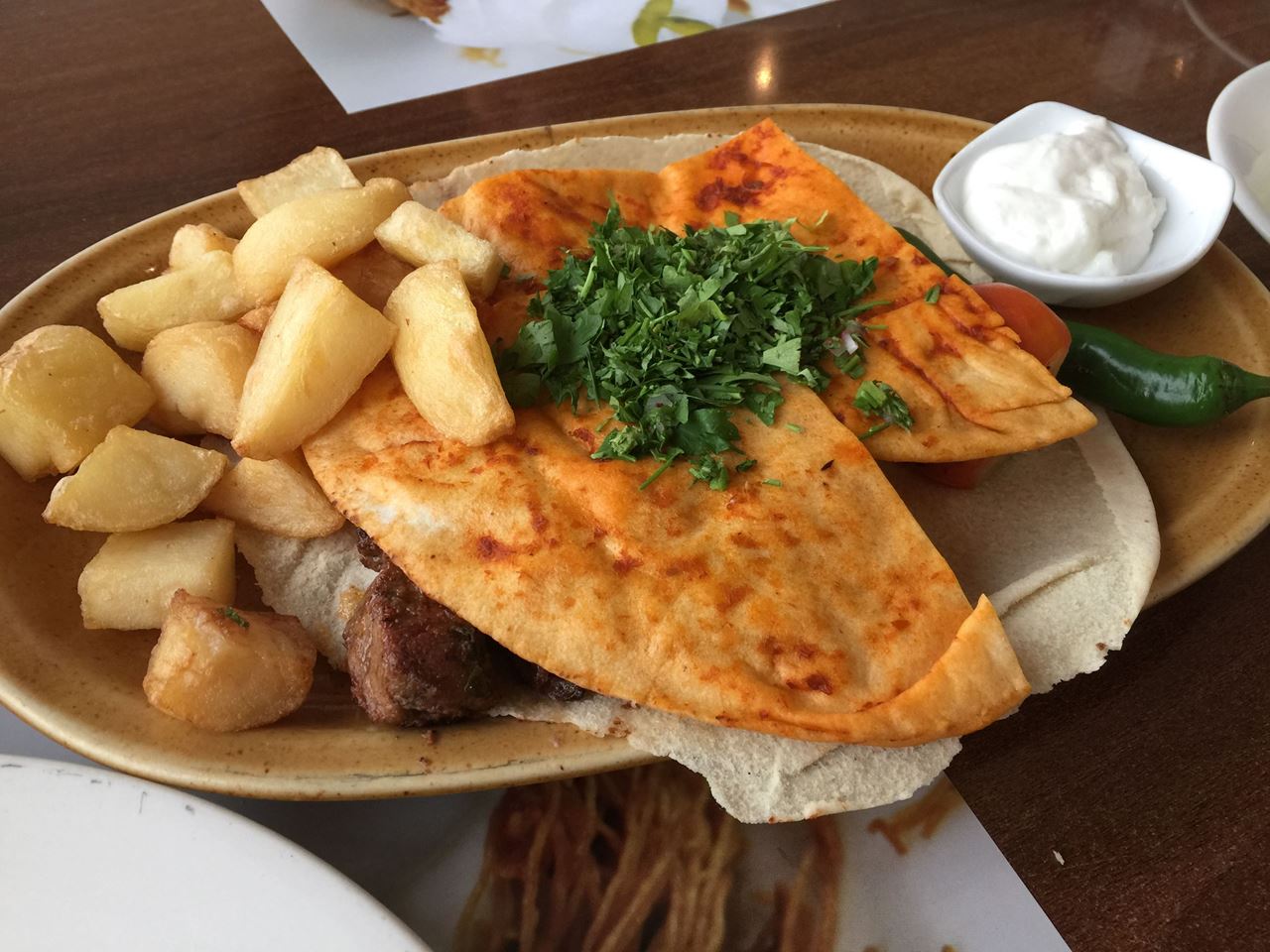 Mixed grills with bread and garlic sauce