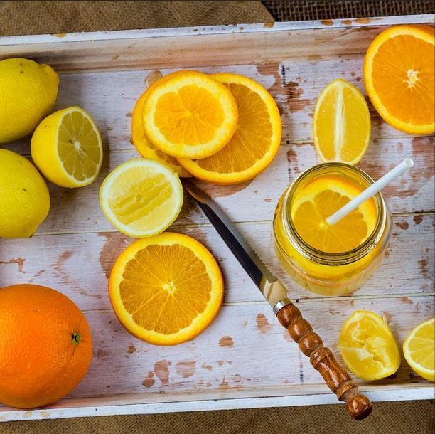 عصير الليمون أو البرتقال