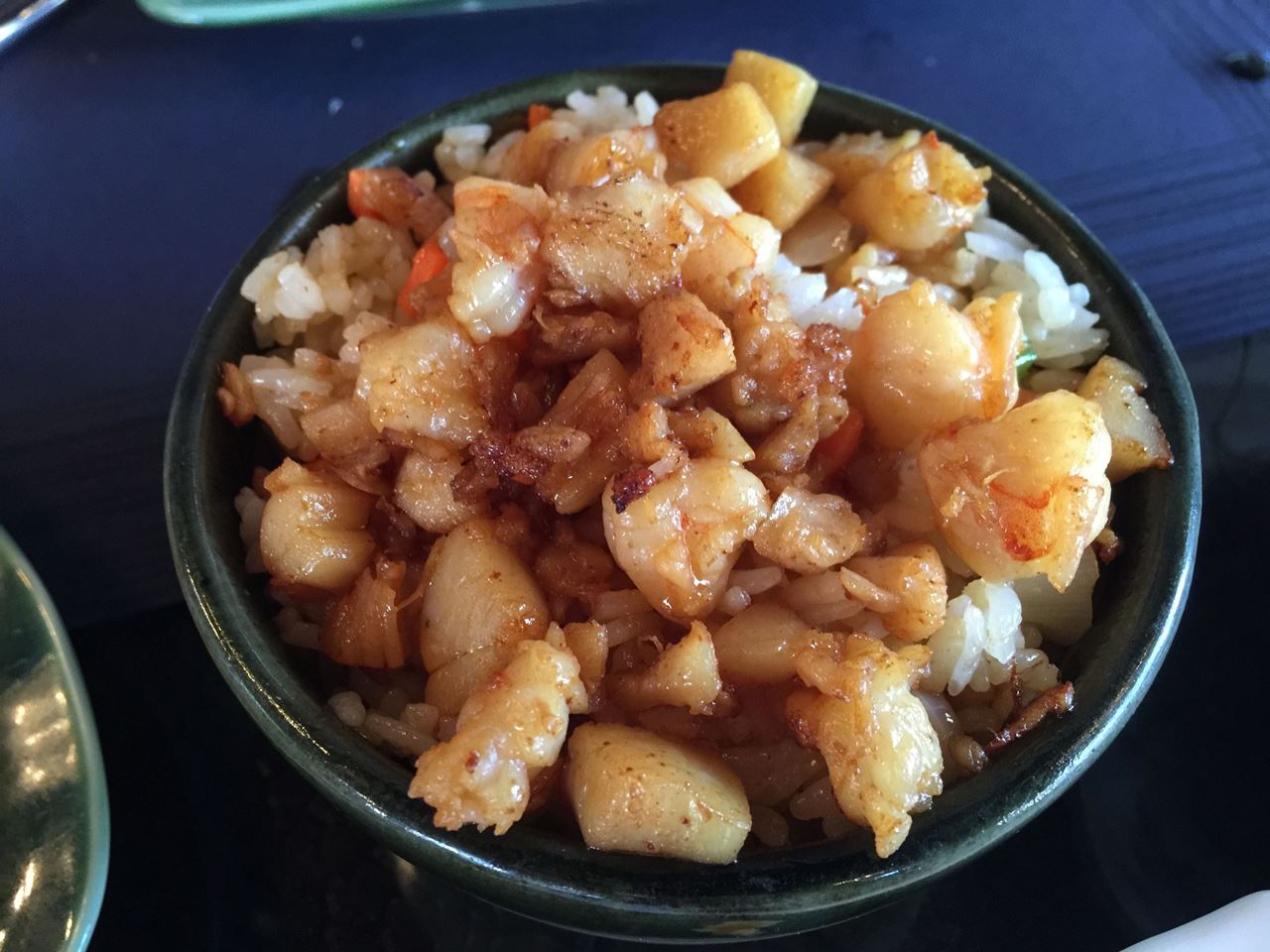 أرز مقلي مع مأكولات بحرية