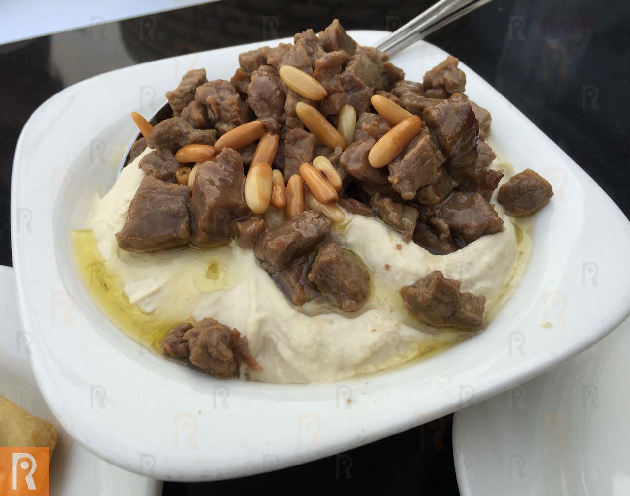 Hummus with meat