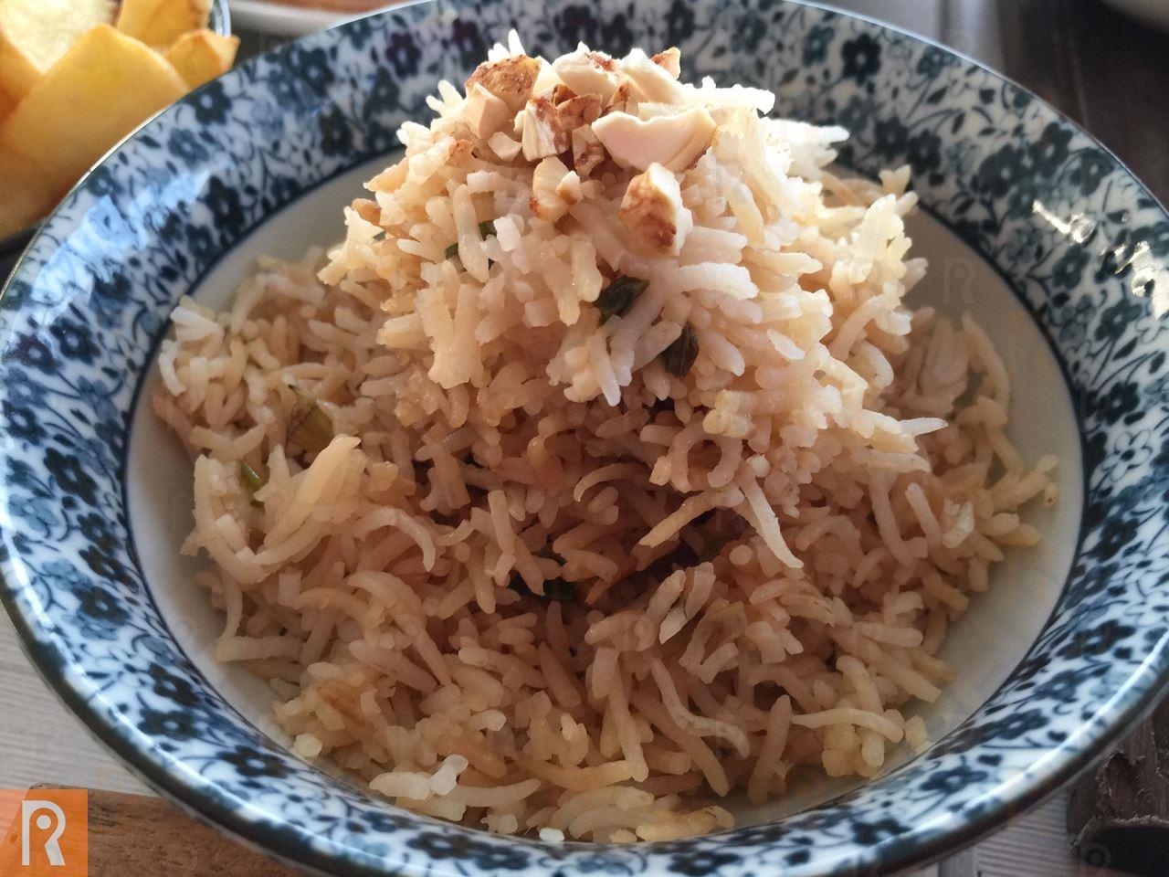 أرزّ يُقدّم مع الدجاج التايلاندي