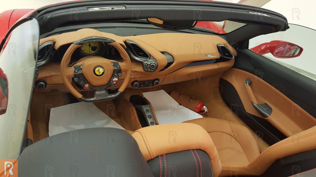 Ferrari 488 Spider - Interior