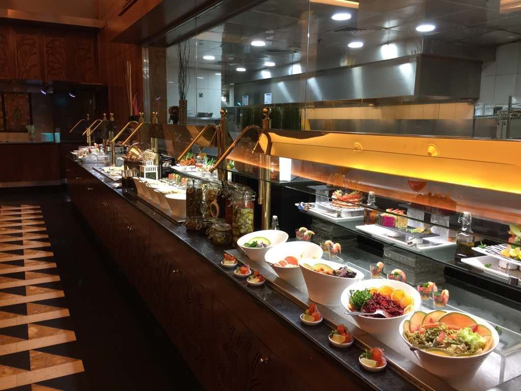 Al Diwan Restaurant Buffet in Holiday Inn Salmiya