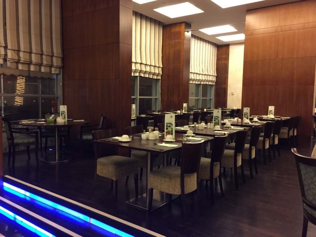Al Diwan Restaurant Buffet in Holiday Inn Salmiya