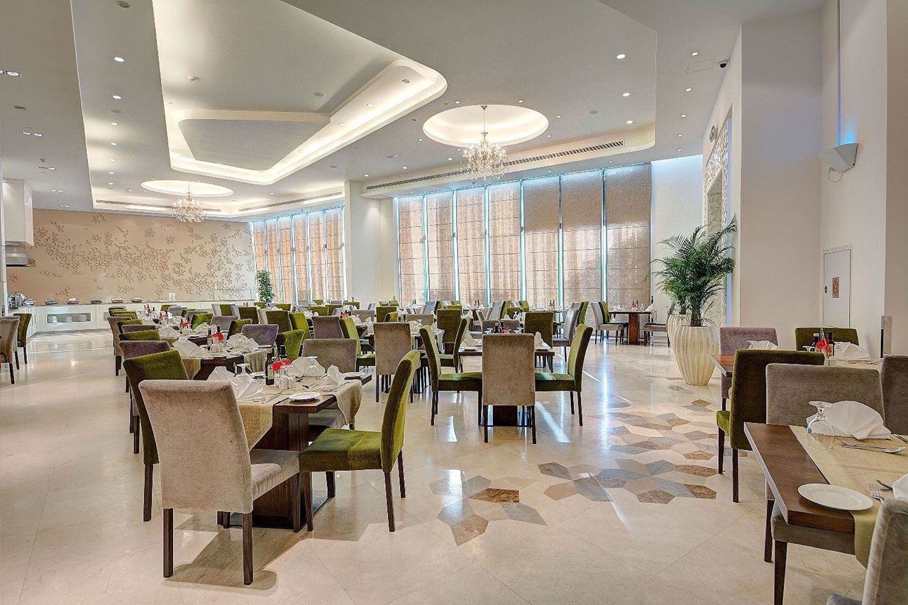 مطعم كريستال في فندق كوبثورن دبي