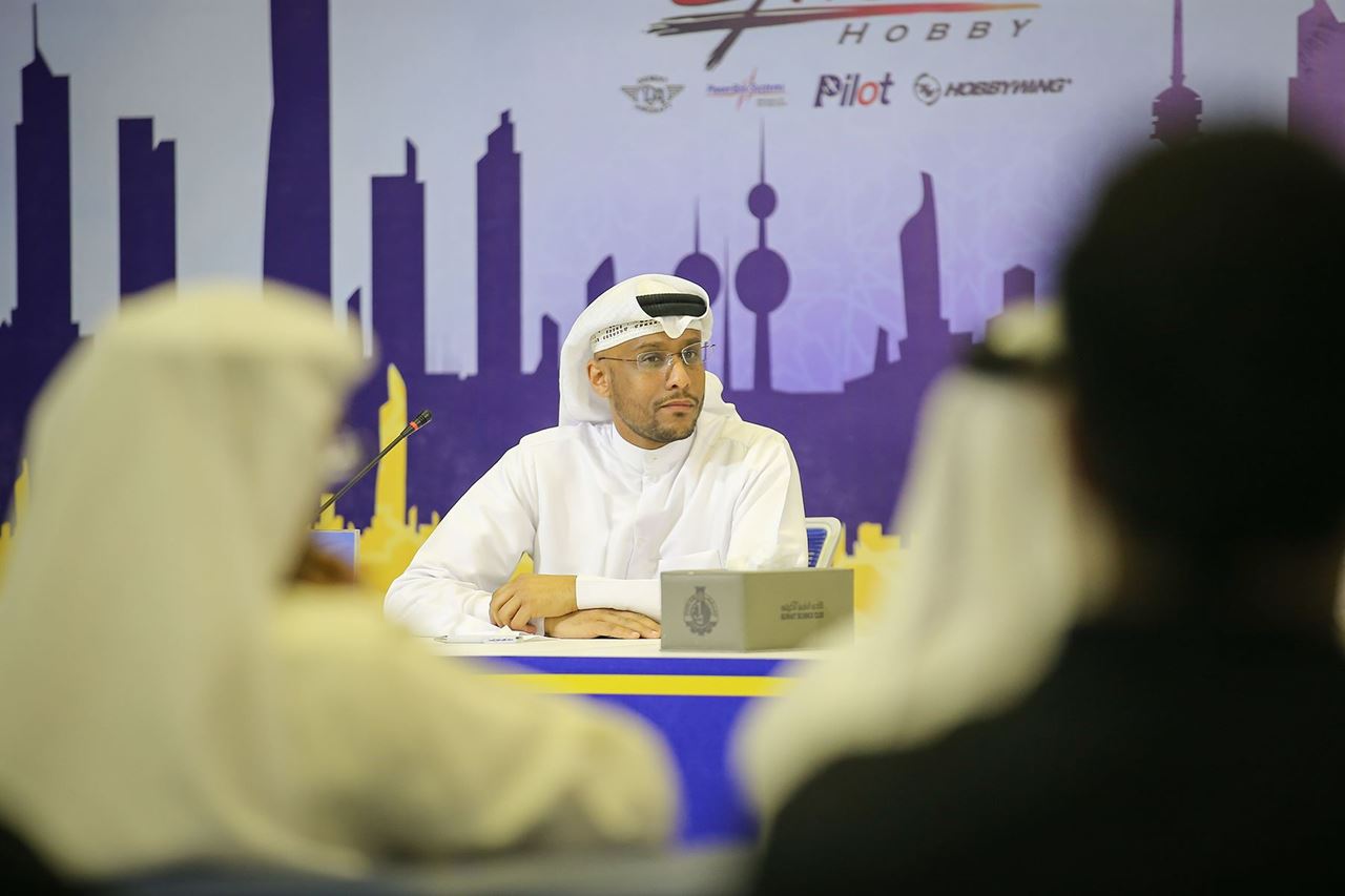 رئيس اللجنة الأولمبية الكويتية للرياضات اللاسلكية يوسف خالد الحمد خلال المؤتمر الصحفي