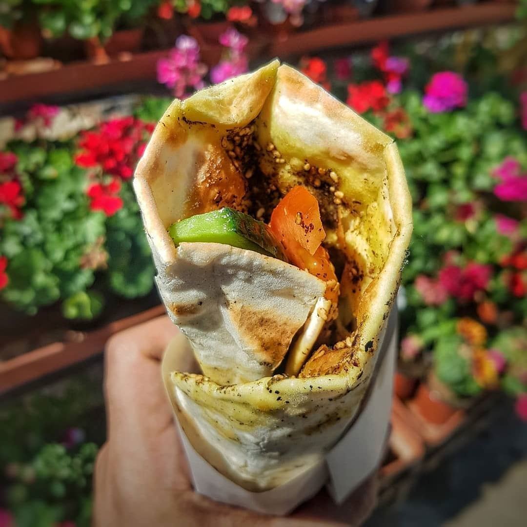 How Lebanese People Eat Zaatar Manoushe
