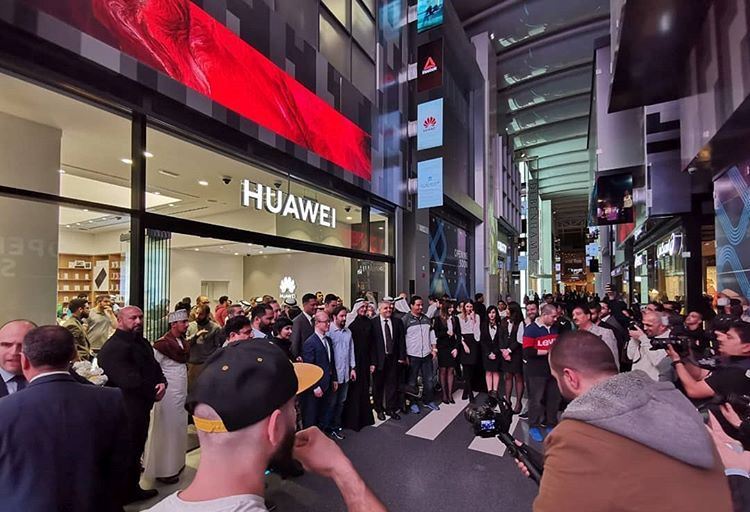 HUAWEI Opens First Store in Kuwait in The Avenues