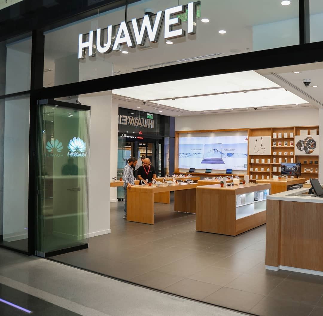 افتتاح متجر Huawei الأول في الكويت في مجمع الأفنيوز