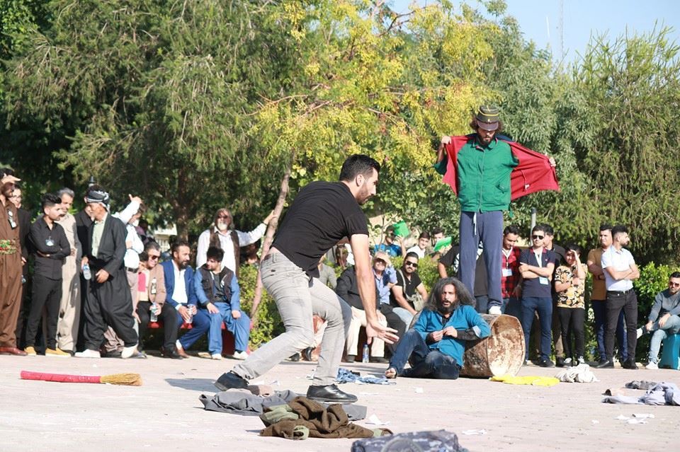 "روح الثورة" من مسرح اسطنبولي: الحراك الشعبي بين لبنان والعراق