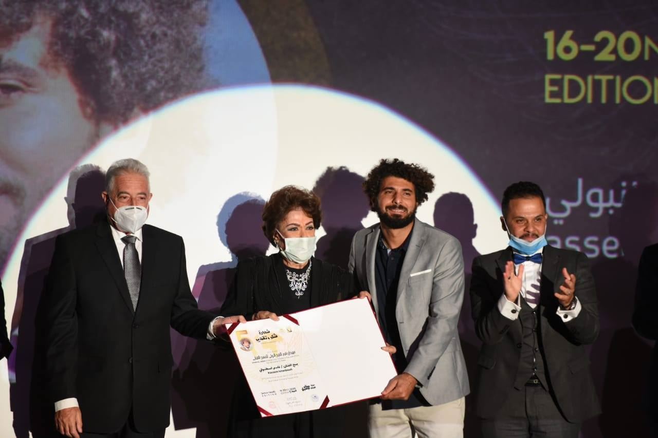 قاسم إسطنبولي يحصد جائزة أفضل شخصية مسرحية عربية في مهرجان شرم الشيخ