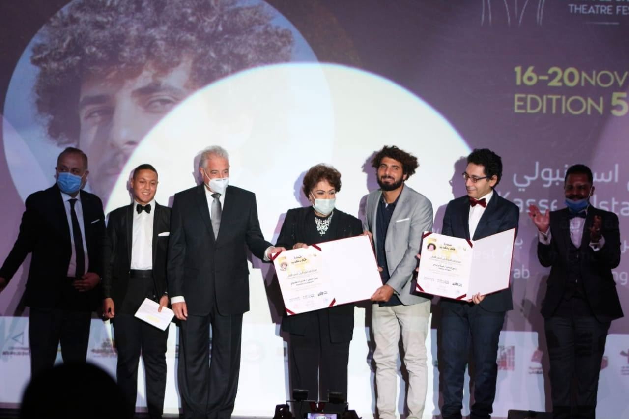 قاسم إسطنبولي يحصد جائزة أفضل شخصية مسرحية عربية في مهرجان شرم الشيخ