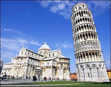 هل سقط أحدا في يوم من الأيام من برج بيزا المائل في ايطاليا؟