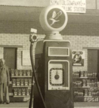 لقطة نادرة لمحطة وقود في الكويت فترة الاربعينيات