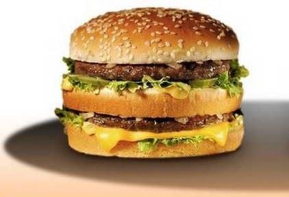 Comparison between an Ad burger and a real burger 
