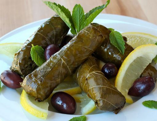 8 steps to roll Stuffed Grape Leaves "Warak Enab" Properly