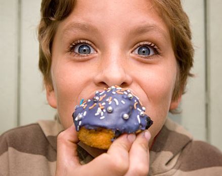 The right way to eat a cupcake