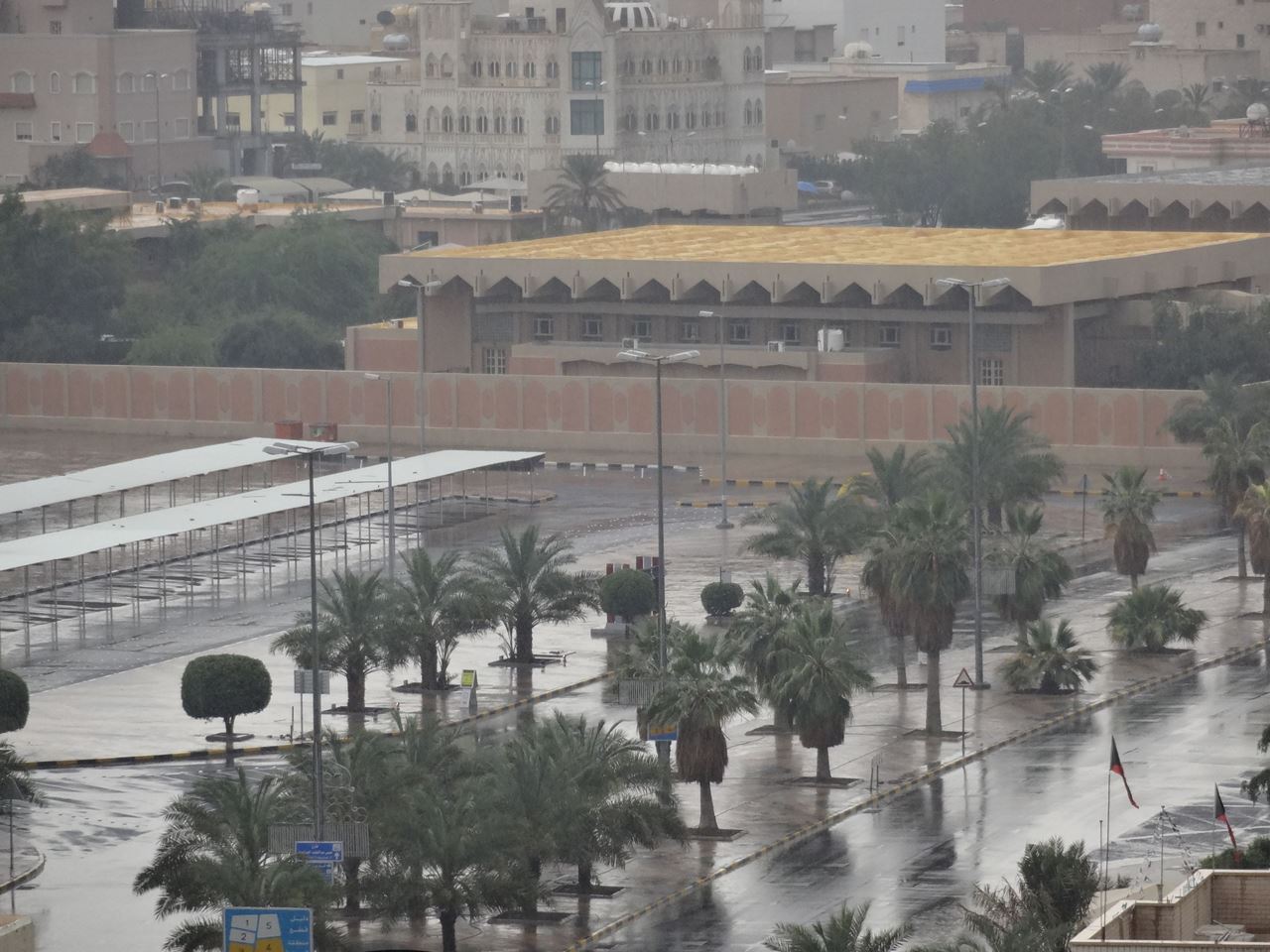 صباح ممطر في الكويت