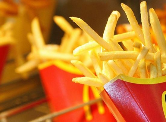 السعرات الحرارية في البطاطس المقلية في مطعم ماكدونالدز