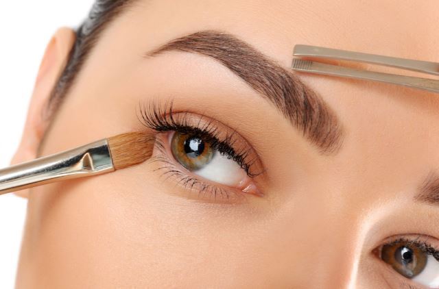 ما هي تقنية الـ مايكرو بلايدنغ Micro Blading للحواجب؟