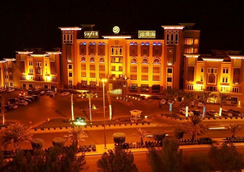 عرض فندق سفير الفنطاس للعيد الوطني وعيد التحرير 2017
