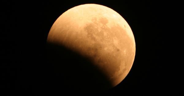 خسوف جزئي للقمر ... الإثنين المقبل