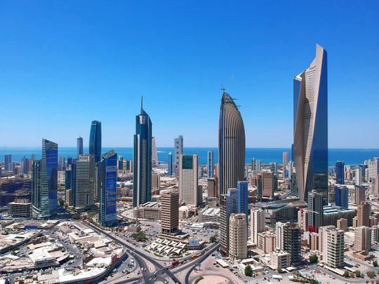 الأشياء الممنوعة في الكويت خلال فترة السماح من 5 فجرا الى 5 مساء