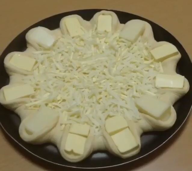 طريقة عمل فطيرة أجبان بأنواع مختلفة من الجبنة