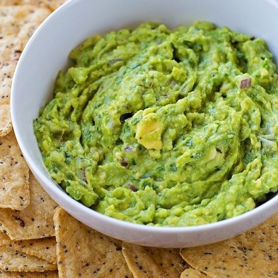 كيف تحضر صلصة الأفوكادو Guacamole في البيت؟