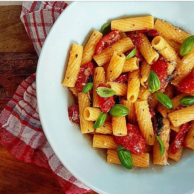 Rigatoni with Balsamic Tomato Basil Sauce