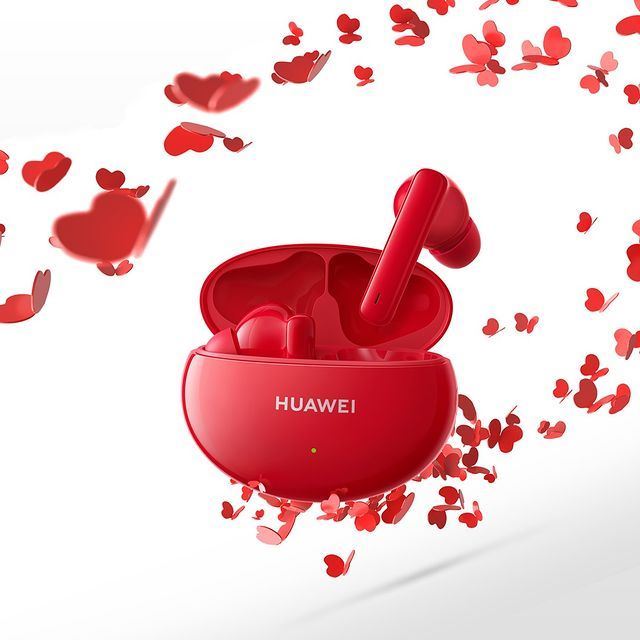 The popular red HUAWEI FreeBuds 4i is available again in Kuwait