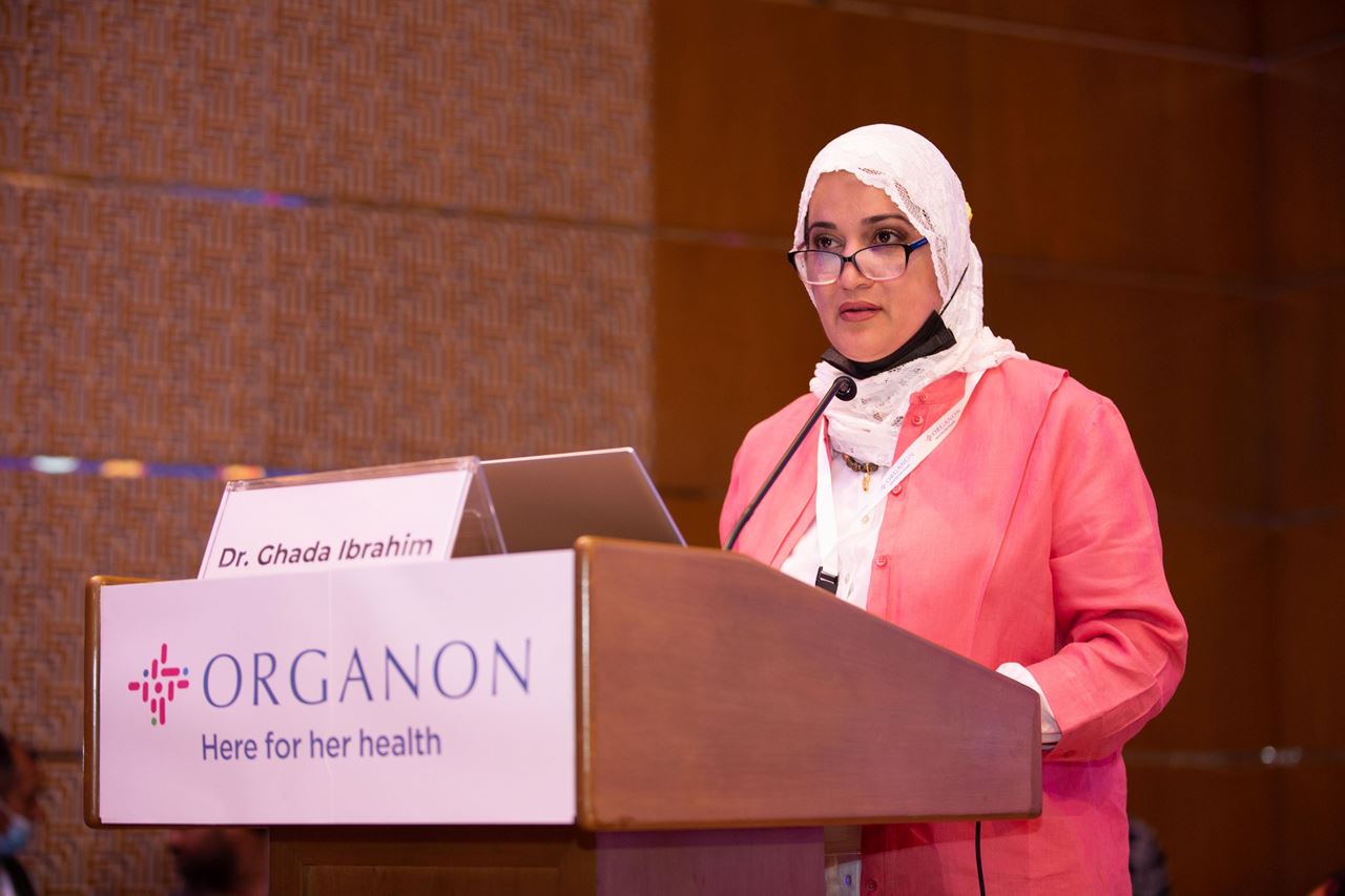 الدكتورة غادة إبراهيم، مديرة إدارة العلاقات العامة والإعلام واستشارية طب الأسرة لدى وزارة الصحة الكويتية