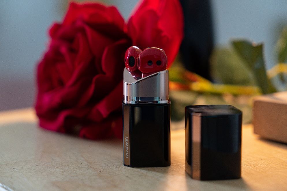 احصلي على HUAWEI FreeBuds Lipstick العصرية والجديدة