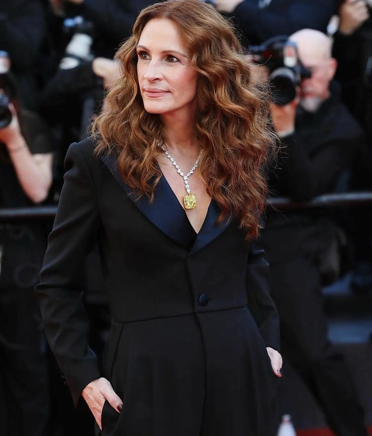 Julia Roberts Red Carpet Chopard Necklace Details