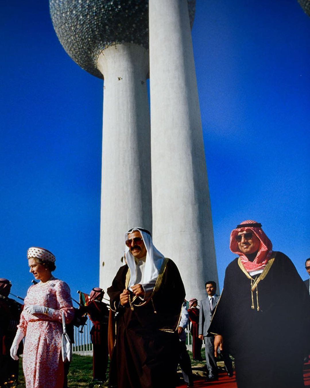صور تاريخية للملكة ايليزابيث الثانية في أول زيارة لها لدولة الكويت عام 1979