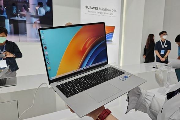 What makes the HUAWEI MateBook D 16 our favorite compact 16-inch high-performance laptop versus competition in Kuwait? Here are 8 reasons