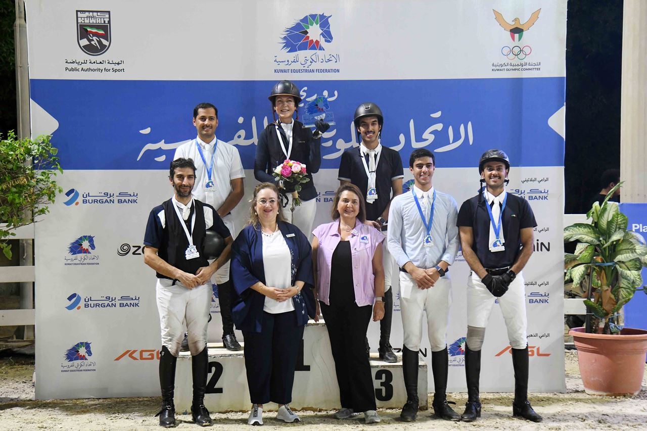 Mrs. Kholoud Rida AlFeeli, Group Head-Corporate Communications at Burgan Bank, and Ms. Nabila Al-Ali, Secretary General of KEF, with the winners.